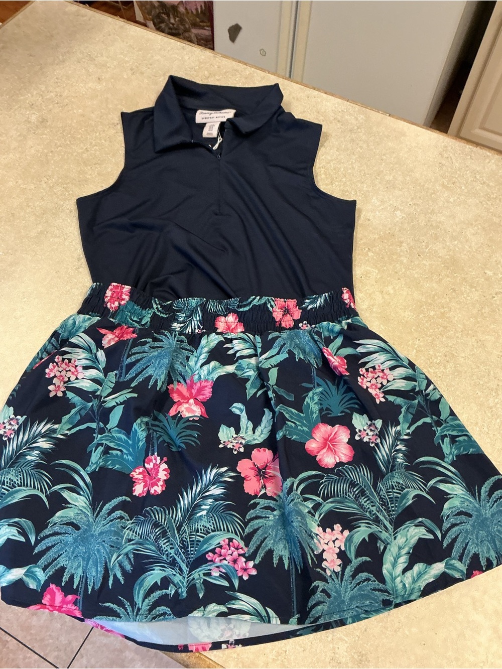 Tommy Bahama SZ M 2 Piece Set Everyday Active Navy Top Tropical Floral Skort